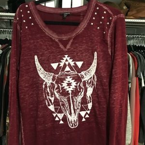 Express longhorn skull pullover